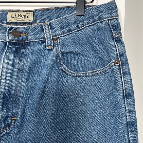 L.L. Bean Men's Straight Blue Jeans - Picture 4 of 9